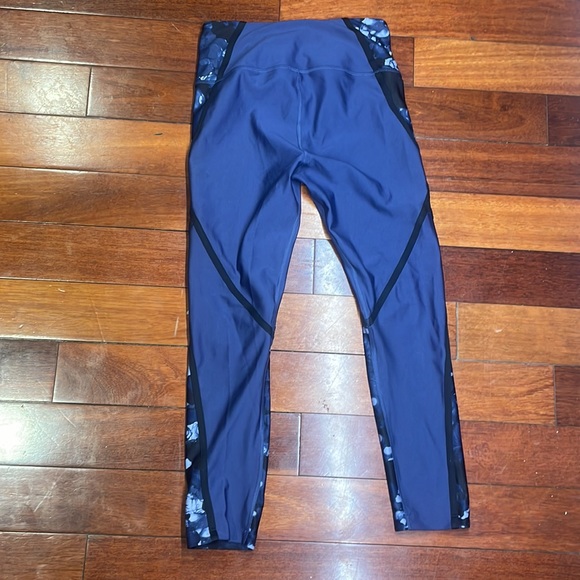 Under Amour Heat Gear compression capris - Picture 3 of 4